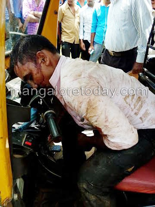 Auto driver found dead inside vehicle at Natekal; murder suspected